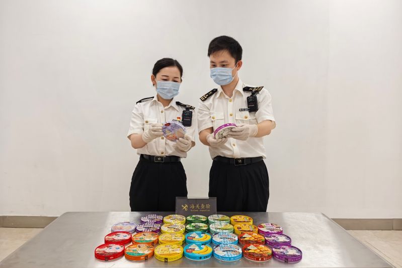 青島膠東機場海關(guān)查獲攜帶入境侵權(quán)“LABUBU”產(chǎn)品483件（圖）