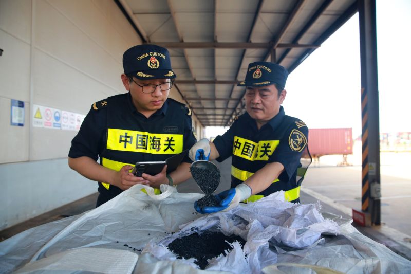 進口?；贰傲惴e壓” 海關(guān)新模式破解高溫季通關(guān)難題