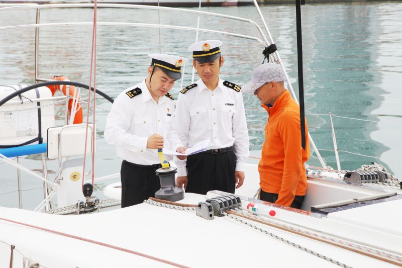 煙臺(tái)海關(guān)查獲違規(guī)攜帶進(jìn)境“三無(wú)”減肥產(chǎn)品1121粒（圖）