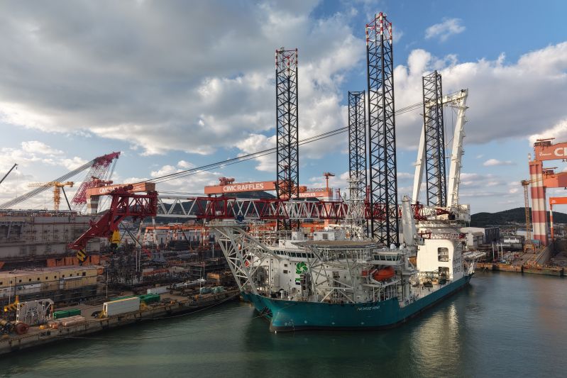 全國首個非口岸機場航空運輸類海關監(jiān)管作業(yè)場所轉關貨物總量突破100噸（圖）