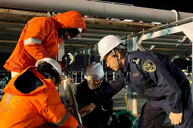 煙臺海關(guān)查獲違規(guī)寄遞進(jìn)境隱形眼鏡720片枚（圖）